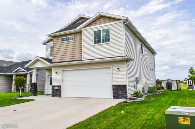 412 Hampton Drive W, Moorhead, MN 56560