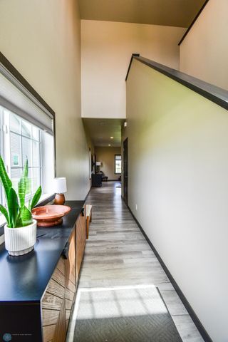 412 Hampton Drive W, Moorhead, MN 56560