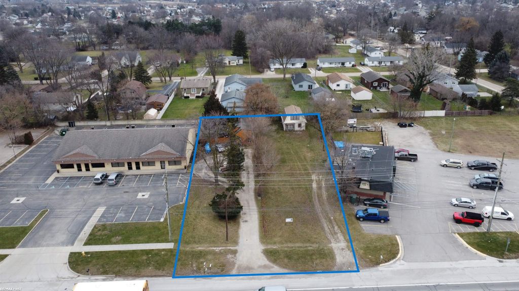 49520 Gratiot Avenue, Chesterfield, MI 48051