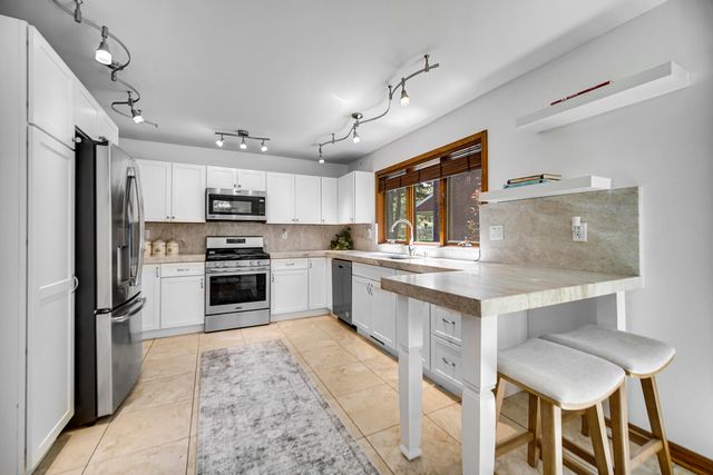 406 Wilderness Drive, Schererville, IN 46375