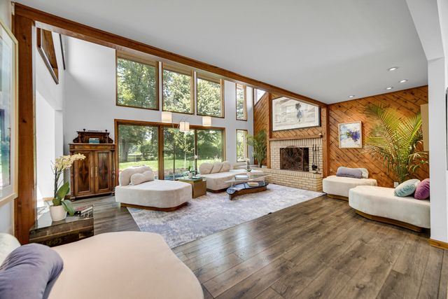 406 Wilderness Drive, Schererville, IN 46375