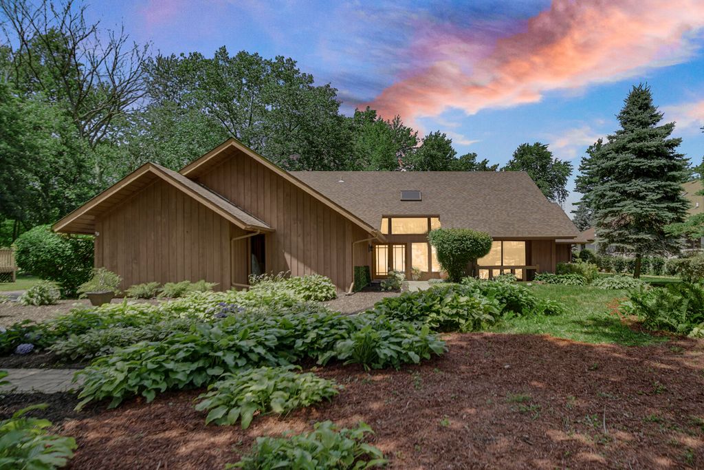 406 Wilderness Drive, Schererville, IN 46375