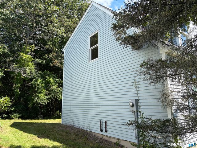 106 Deerfield Ridge Drive, Groton, CT 06355
