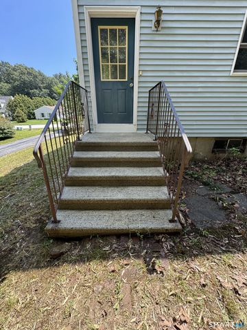 106 Deerfield Ridge Drive, Groton, CT 06355