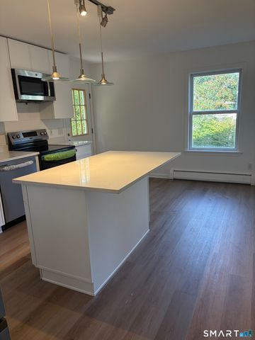 106 Deerfield Ridge Drive, Groton, CT 06355