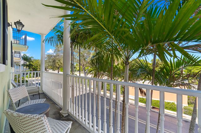 1002 E Heritage Club Circle, Delray Beach, FL 33483