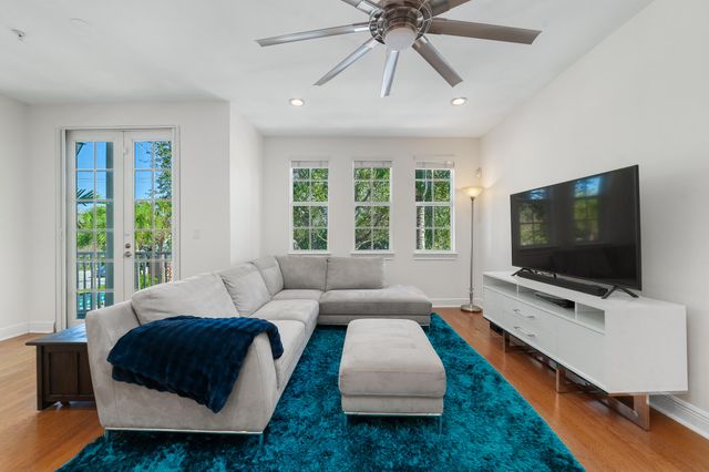 1002 E Heritage Club Circle, Delray Beach, FL 33483