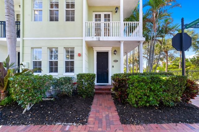 1002 E Heritage Club Circle, Delray Beach, FL 33483