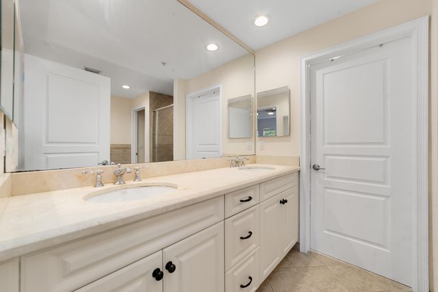 1002 E Heritage Club Circle, Delray Beach, FL 33483