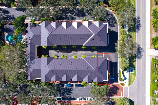 1002 E Heritage Club Circle, Delray Beach, FL 33483