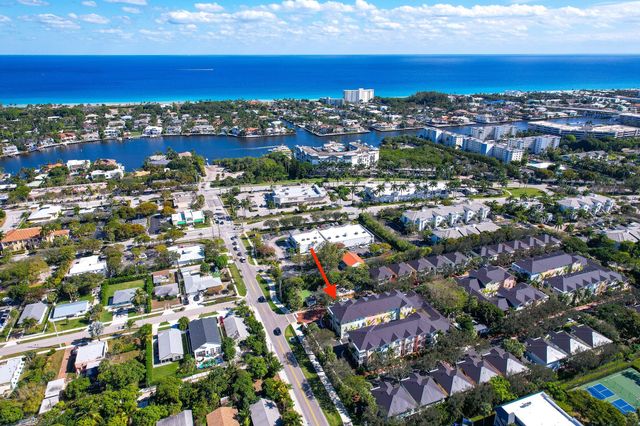 1002 E Heritage Club Circle, Delray Beach, FL 33483