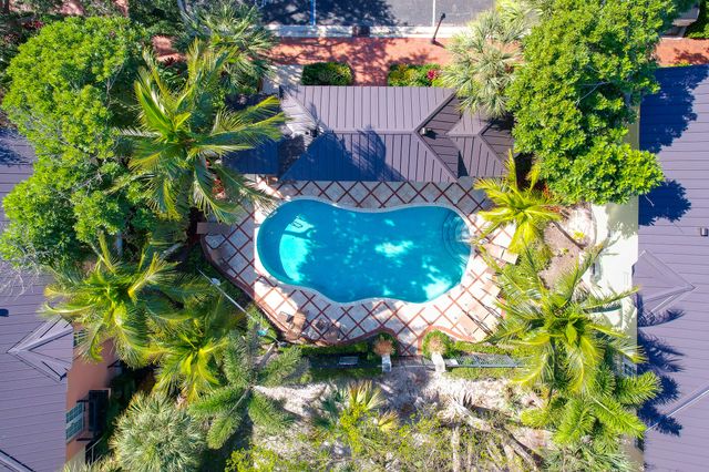 1002 E Heritage Club Circle, Delray Beach, FL 33483