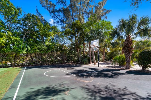 1002 E Heritage Club Circle, Delray Beach, FL 33483