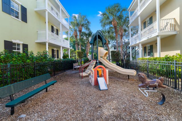 1002 E Heritage Club Circle, Delray Beach, FL 33483