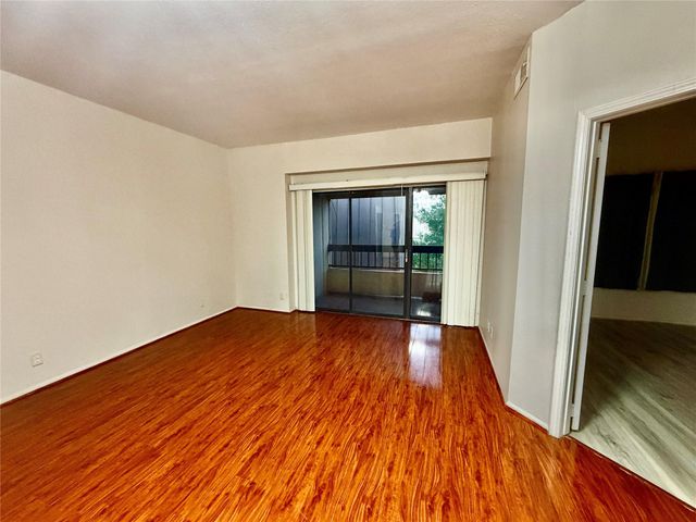 2213 S Braeswood Boulevard 13A, Houston, TX 77030