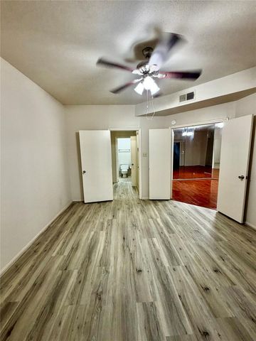 2213 S Braeswood Boulevard 13A, Houston, TX 77030