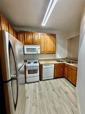 2213 S Braeswood Boulevard 13A, Houston, TX 77030
