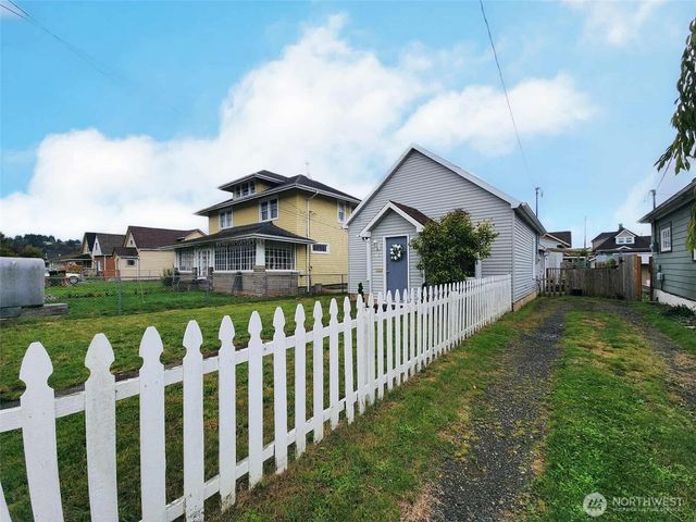 412 Karr Avenue, Hoquiam, WA 98550