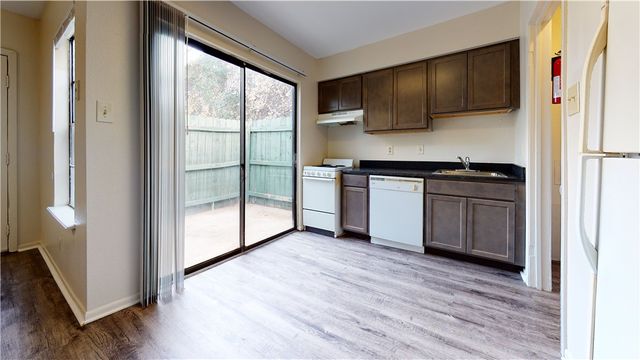 725 Peppertree Drive 23, Bryan, TX 77801