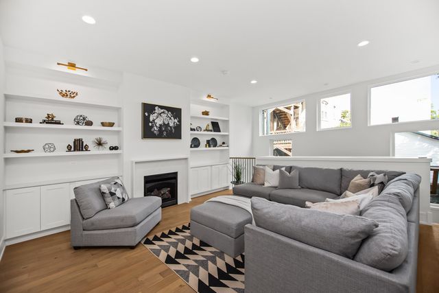 3430 W Lyndale Street, Chicago, IL 60647