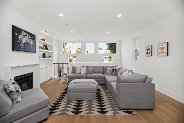 3430 W Lyndale Street, Chicago, IL 60647