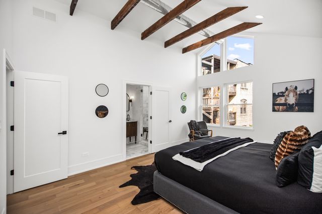 3430 W Lyndale Street, Chicago, IL 60647