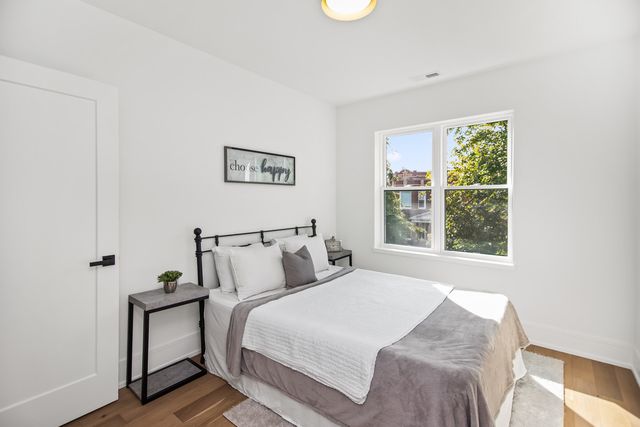 3430 W Lyndale Street, Chicago, IL 60647