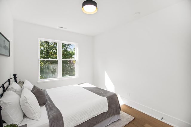 3430 W Lyndale Street, Chicago, IL 60647