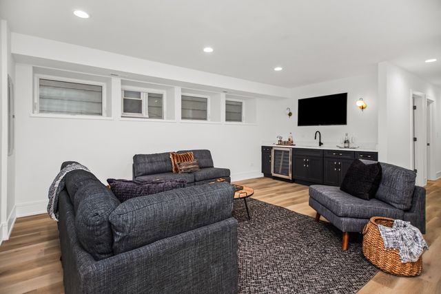 3430 W Lyndale Street, Chicago, IL 60647