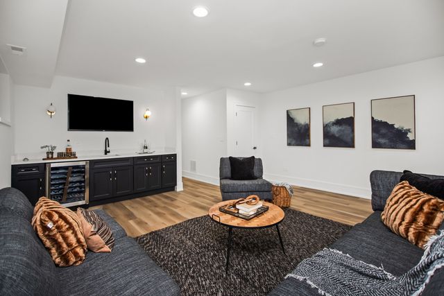 3430 W Lyndale Street, Chicago, IL 60647