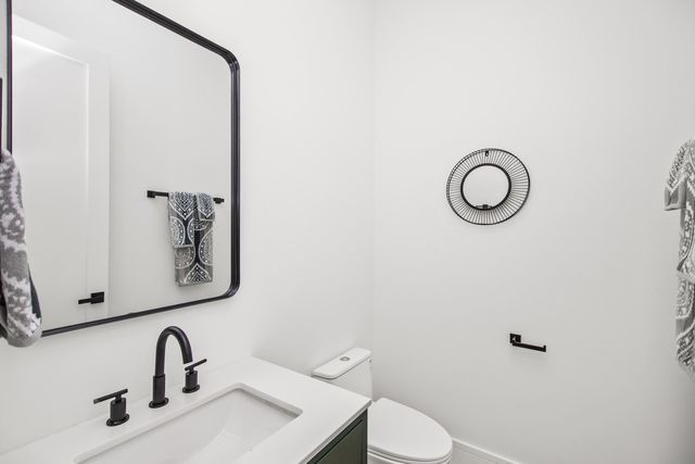 3430 W Lyndale Street, Chicago, IL 60647