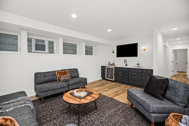 3430 W Lyndale Street, Chicago, IL 60647