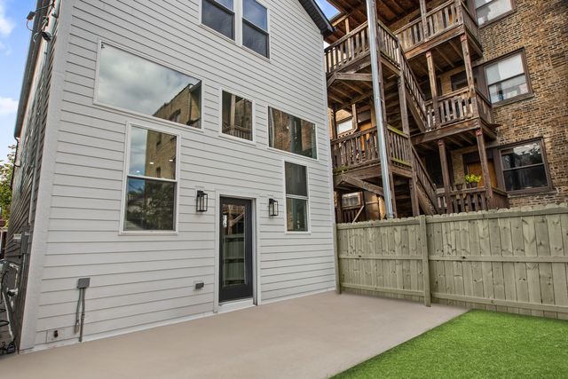 3430 W Lyndale Street, Chicago, IL 60647