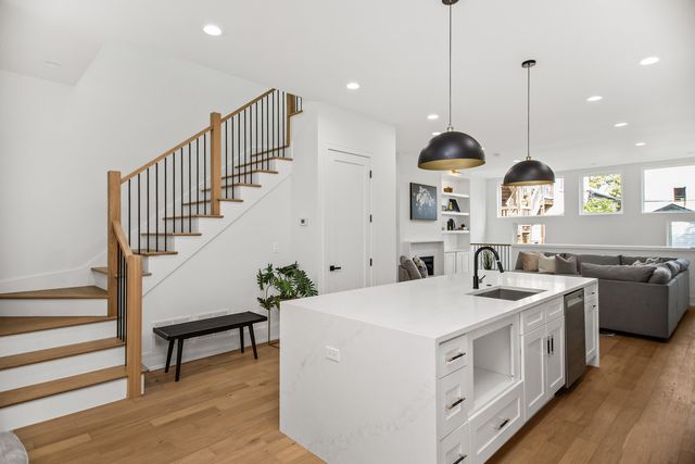 3430 W Lyndale Street, Chicago, IL 60647