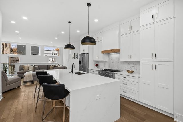 3430 W Lyndale Street, Chicago, IL 60647