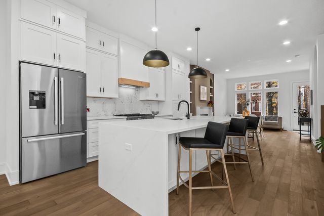 3430 W Lyndale Street, Chicago, IL 60647