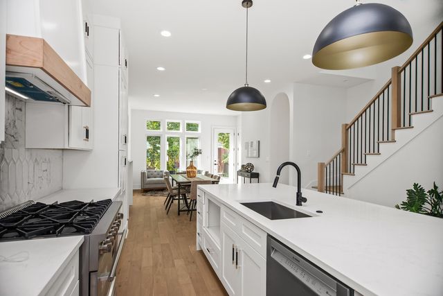 3430 W Lyndale Street, Chicago, IL 60647