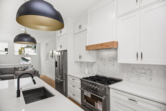 3430 W Lyndale Street, Chicago, IL 60647