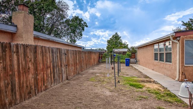 4506 W GLEN Drive SW, Albuquerque, NM 87105