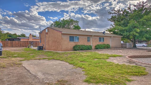 4506 W GLEN Drive SW, Albuquerque, NM 87105