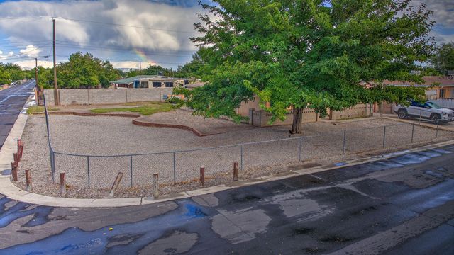 4506 W GLEN Drive SW, Albuquerque, NM 87105