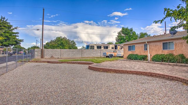 4506 W GLEN Drive SW, Albuquerque, NM 87105