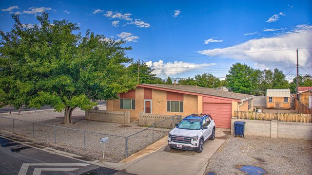 4506 W GLEN Drive SW, Albuquerque, NM 87105