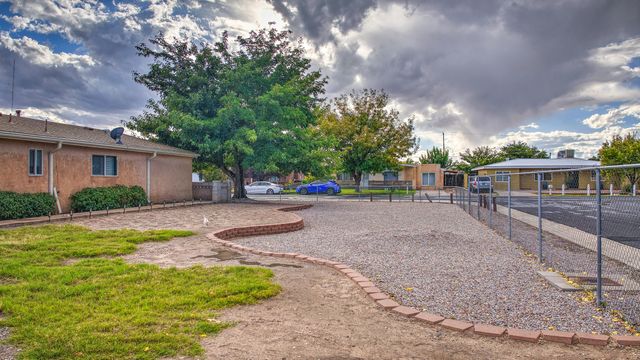 4506 W GLEN Drive SW, Albuquerque, NM 87105