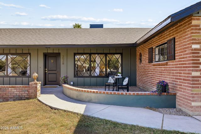 2528 N 48TH Place N, Phoenix, AZ 85008