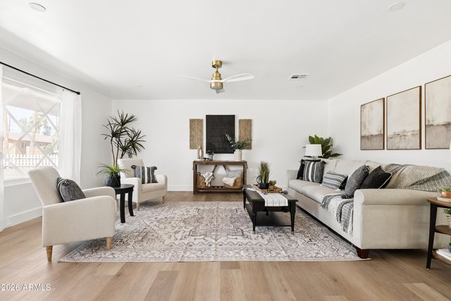 2528 N 48TH Place N, Phoenix, AZ 85008