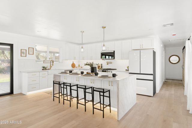 2528 N 48TH Place N, Phoenix, AZ 85008