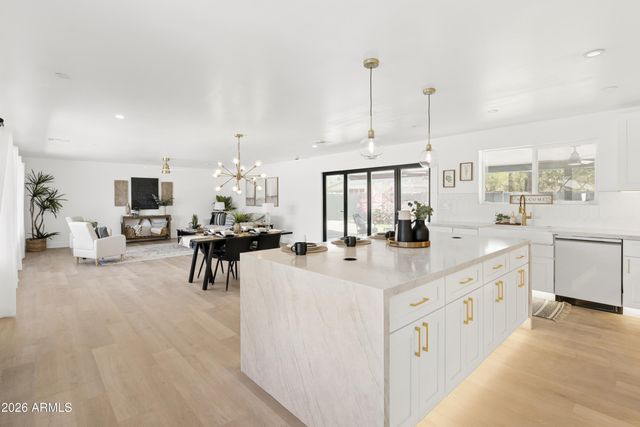 2528 N 48TH Place N, Phoenix, AZ 85008