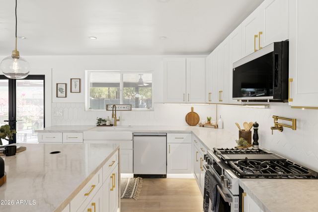 2528 N 48TH Place N, Phoenix, AZ 85008