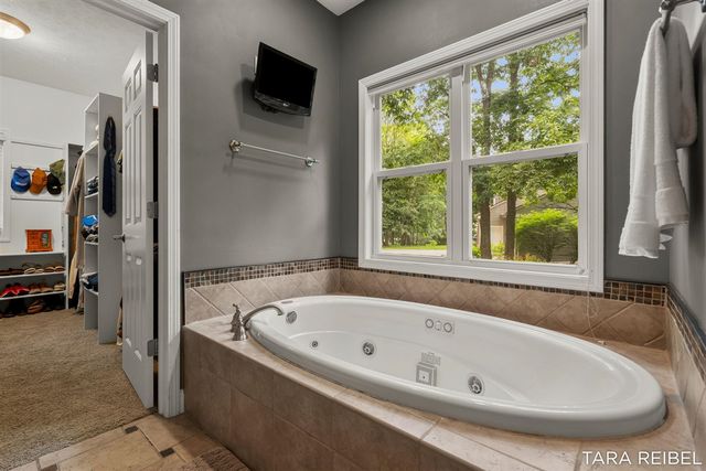 4320 Trail East Drive, Ada, MI 49301